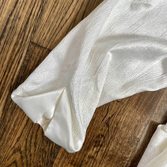 White Victoria Secret Vintage Y2k Cream Silky Embroidered Robe - Picture 11 of 13